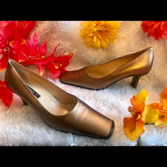 Bruno Magli Pumps - Picture 2 of 8